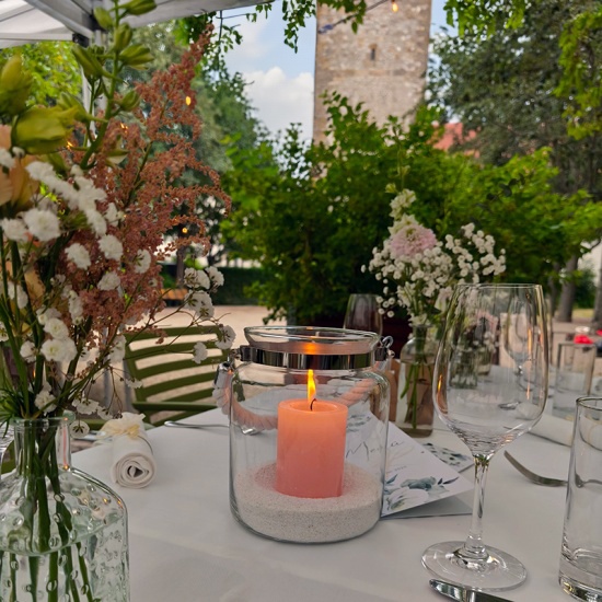 Bild: Strahlender Sonnenschein und schöne Momente: Willkommen im Kaisersaal-Garten